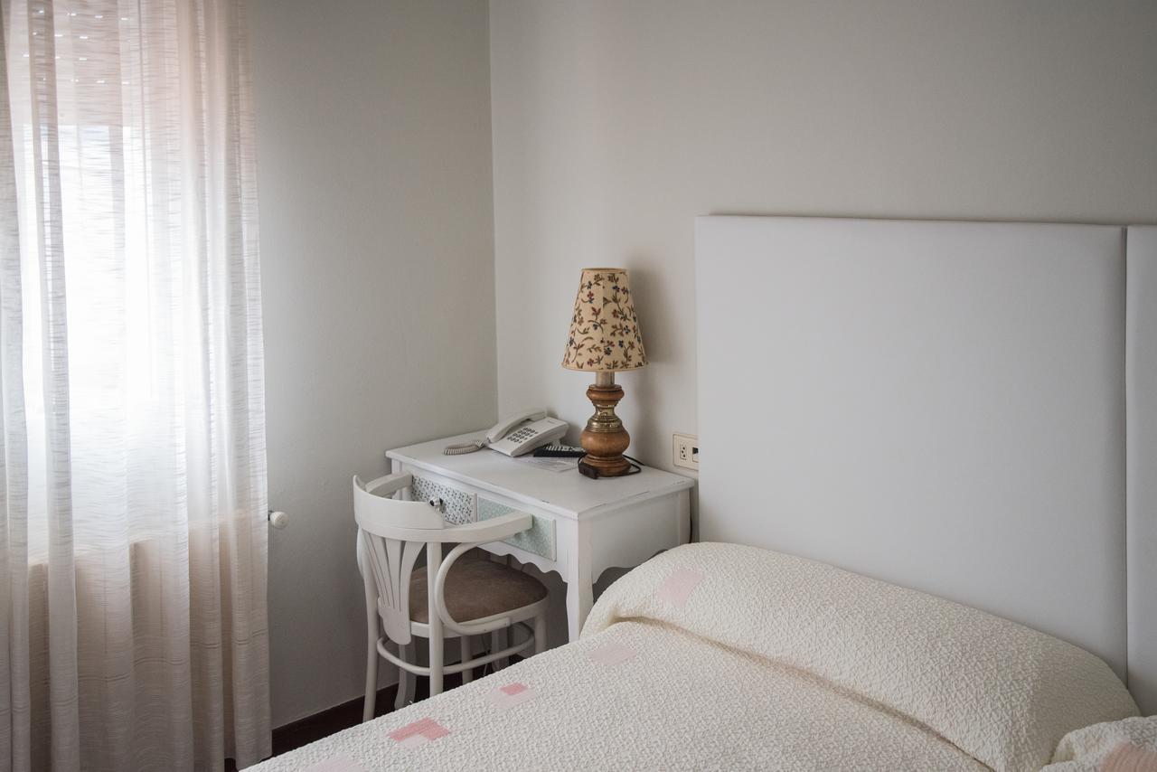 Hostal Antolin ريدونديلا المظهر الخارجي الصورة