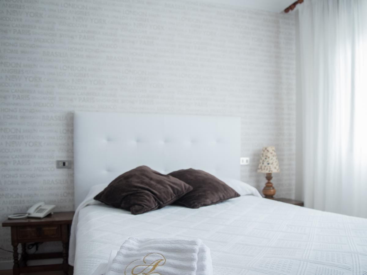 Hostal Antolin ريدونديلا المظهر الخارجي الصورة